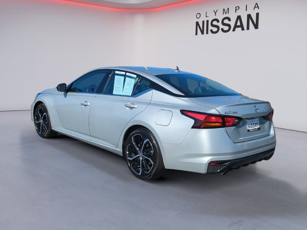 Used 2025 Silver Nissan 2.5 SR image 4