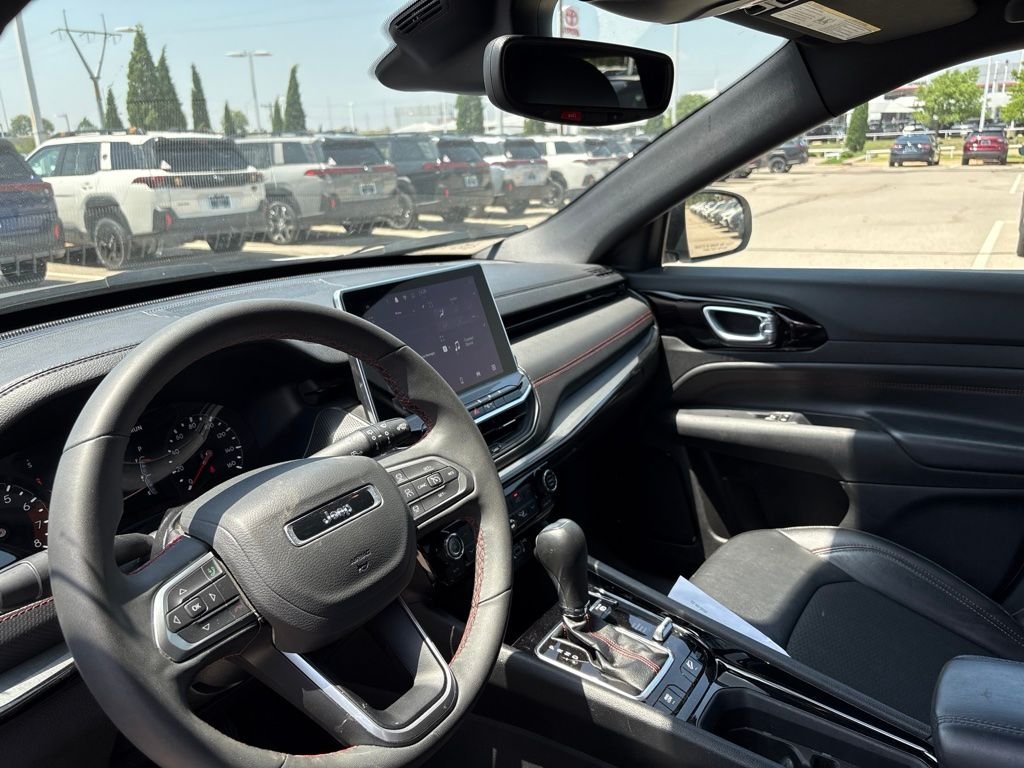 Used 2025 White Jeep Trailhawk image 4