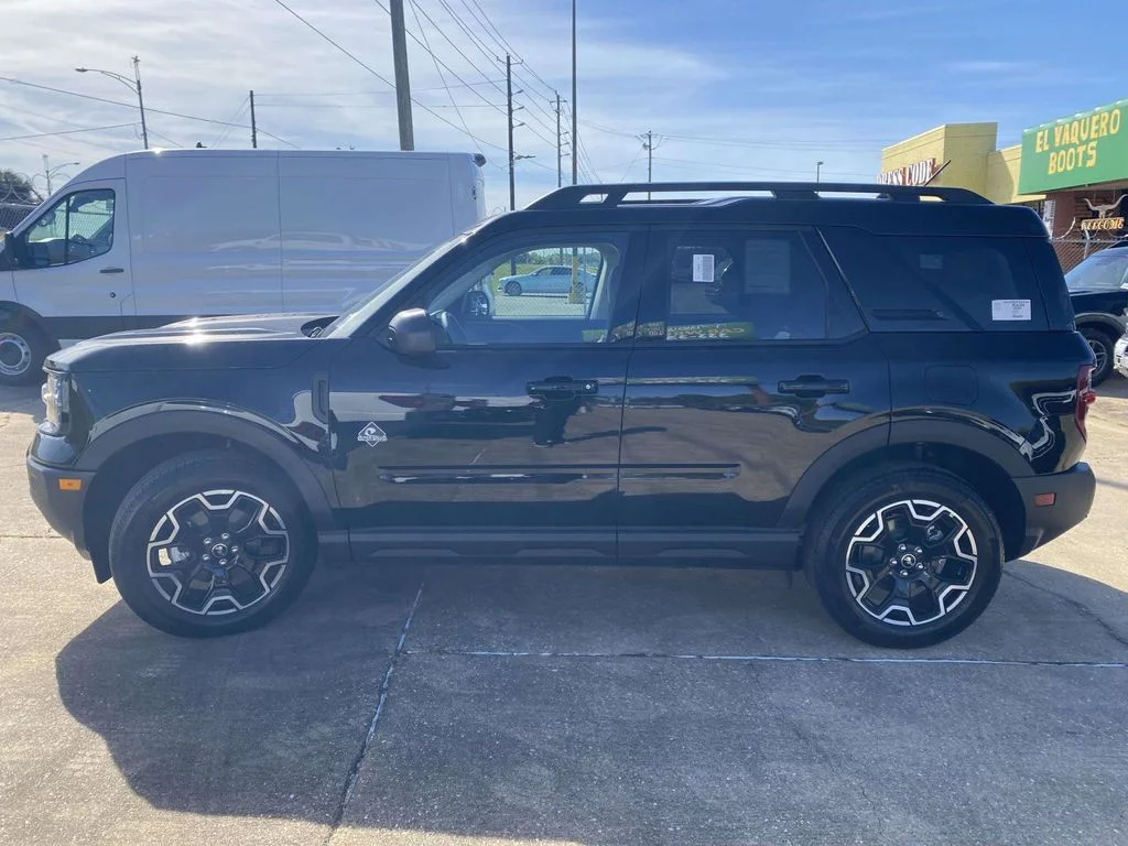 New 2025 Shadow Black Ford Outer Banks® image 6