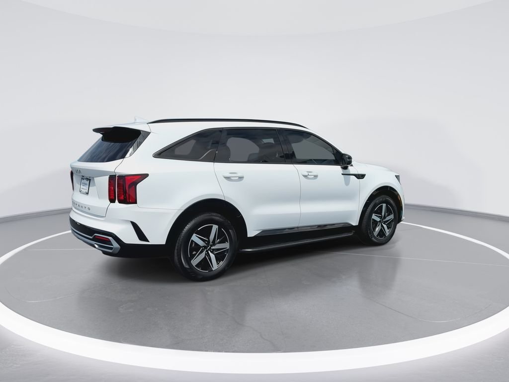 Used 2022 White Kia S image 8