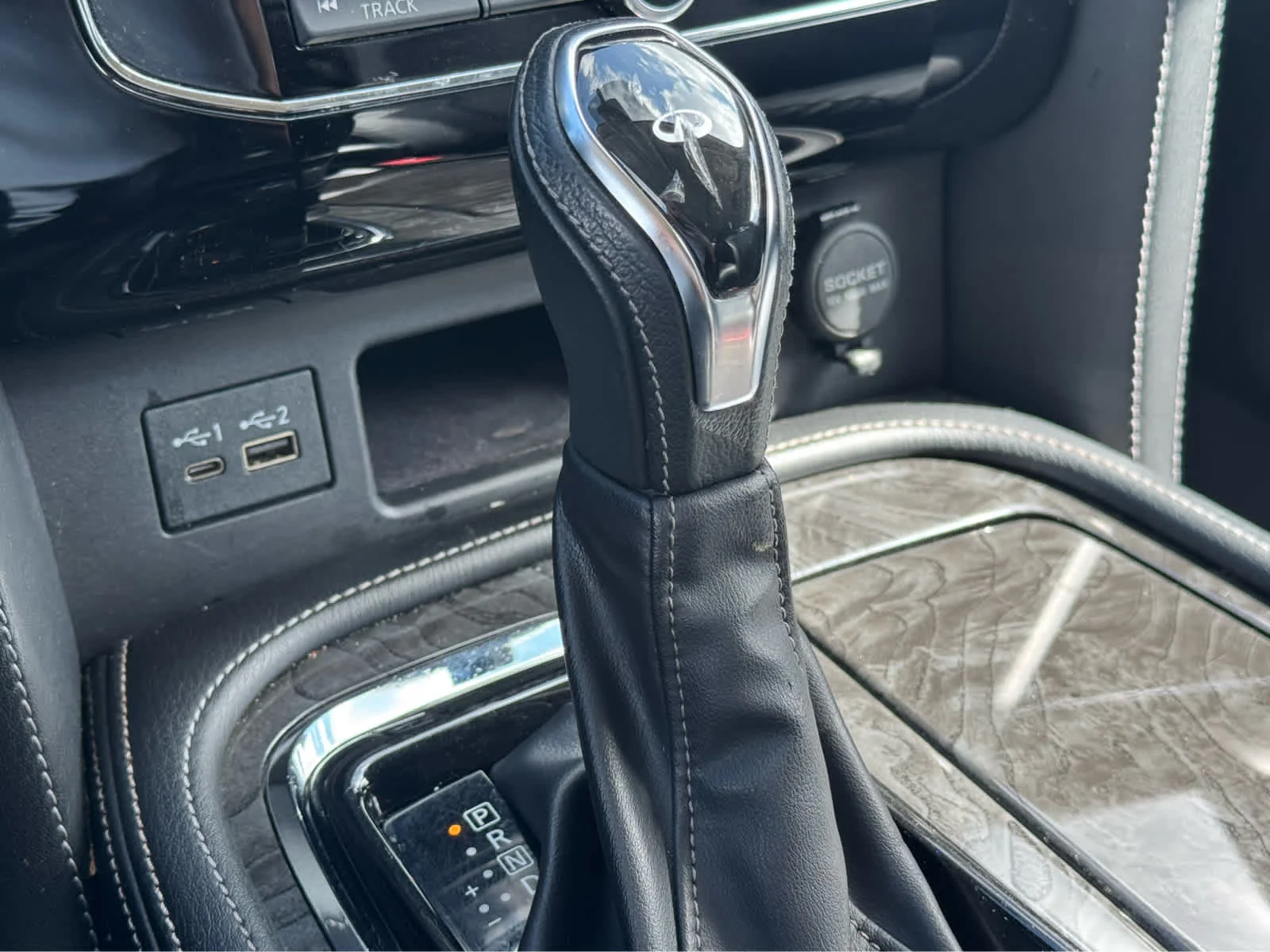 Used 2020 Black Obsidian INFINITI LUXE image 18