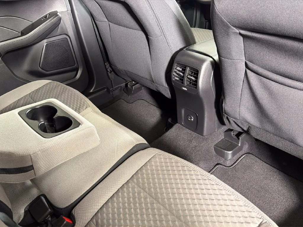 Used 2022  Ford SE image 32