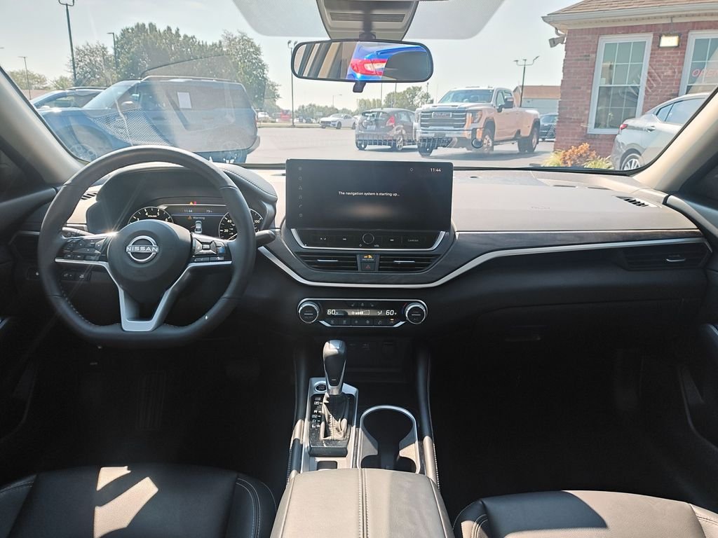 Used 2025 White Nissan 2.5 SL image 15