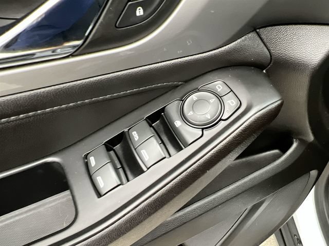 Used 2023 SUMMIT WHITE Chevrolet LT Cloth image 23