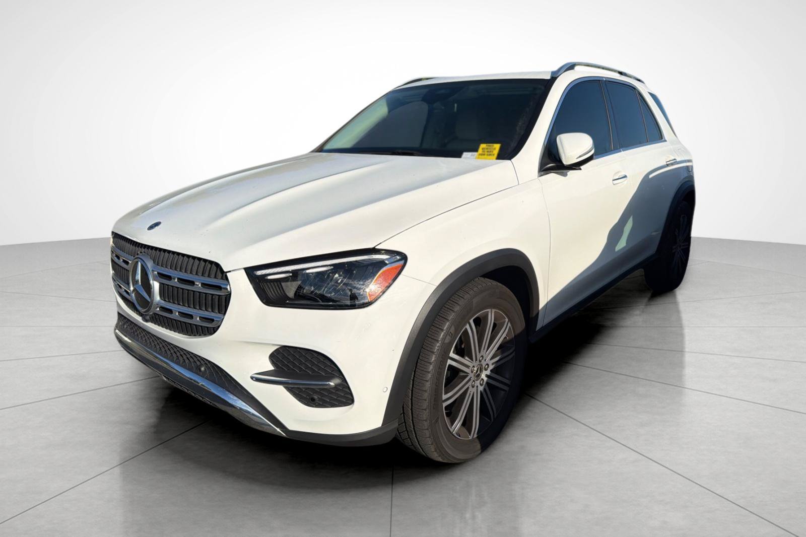 Used 2025  Mercedes-Benz GLE 450e image 2