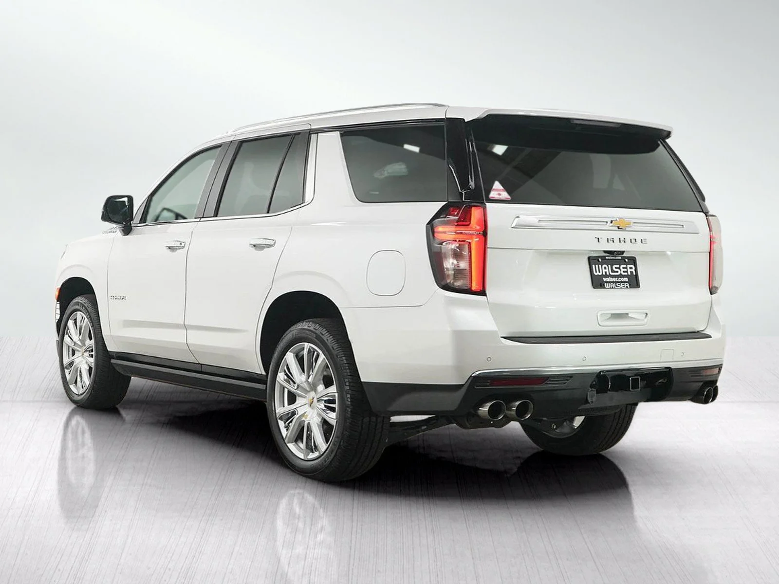 Used 2021 IRIDESCENT PEARL TRICOAT Chevrolet High Country image 3