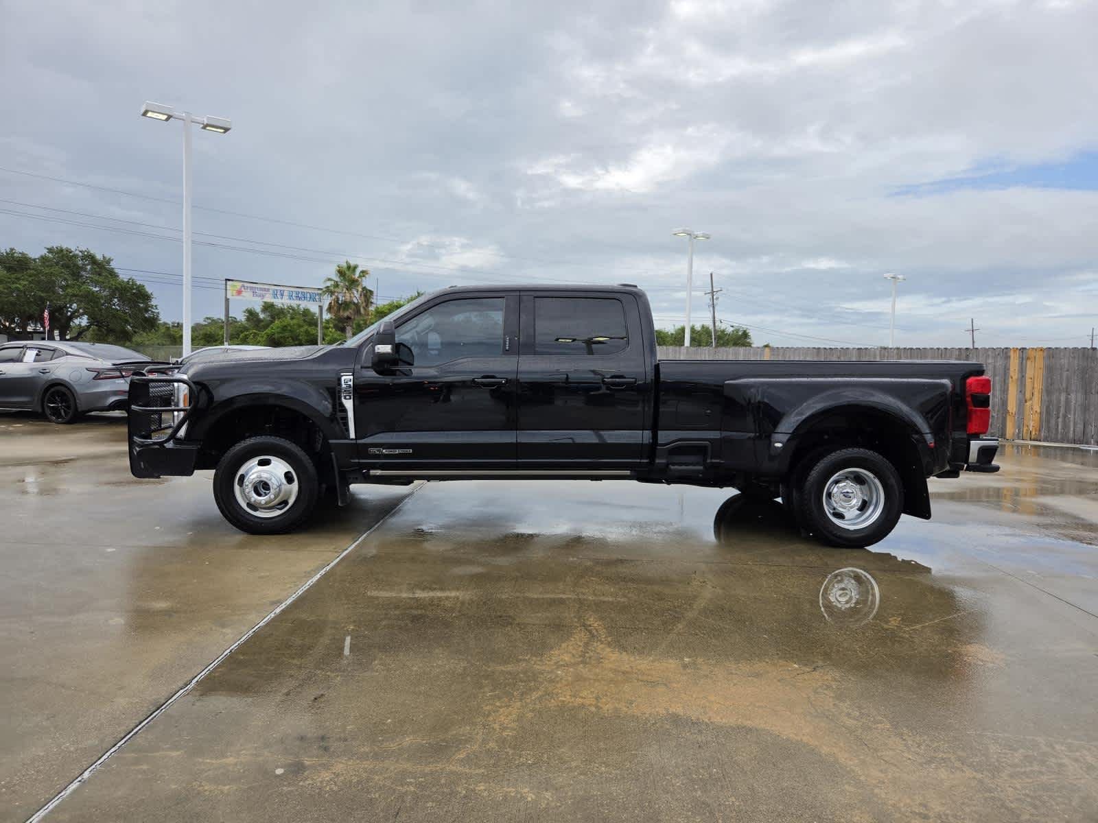 Used 2023 Agate Black Metallic Ford LARIAT image 2