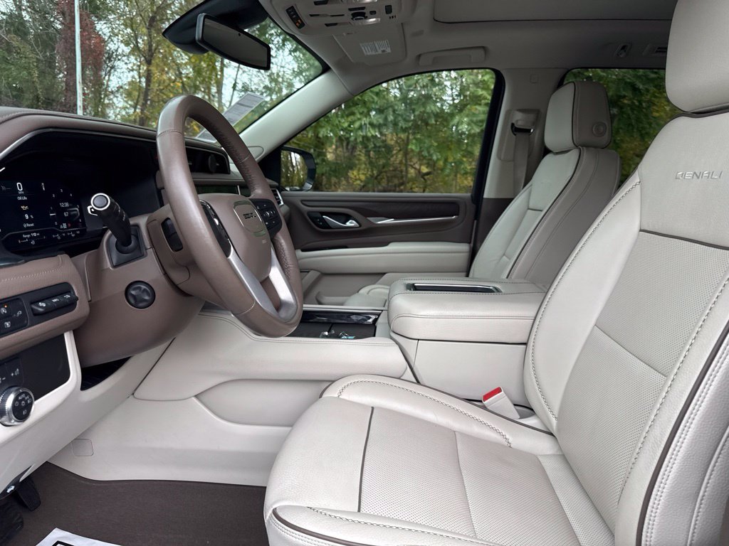 Used 2022 White GMC Denali image 9