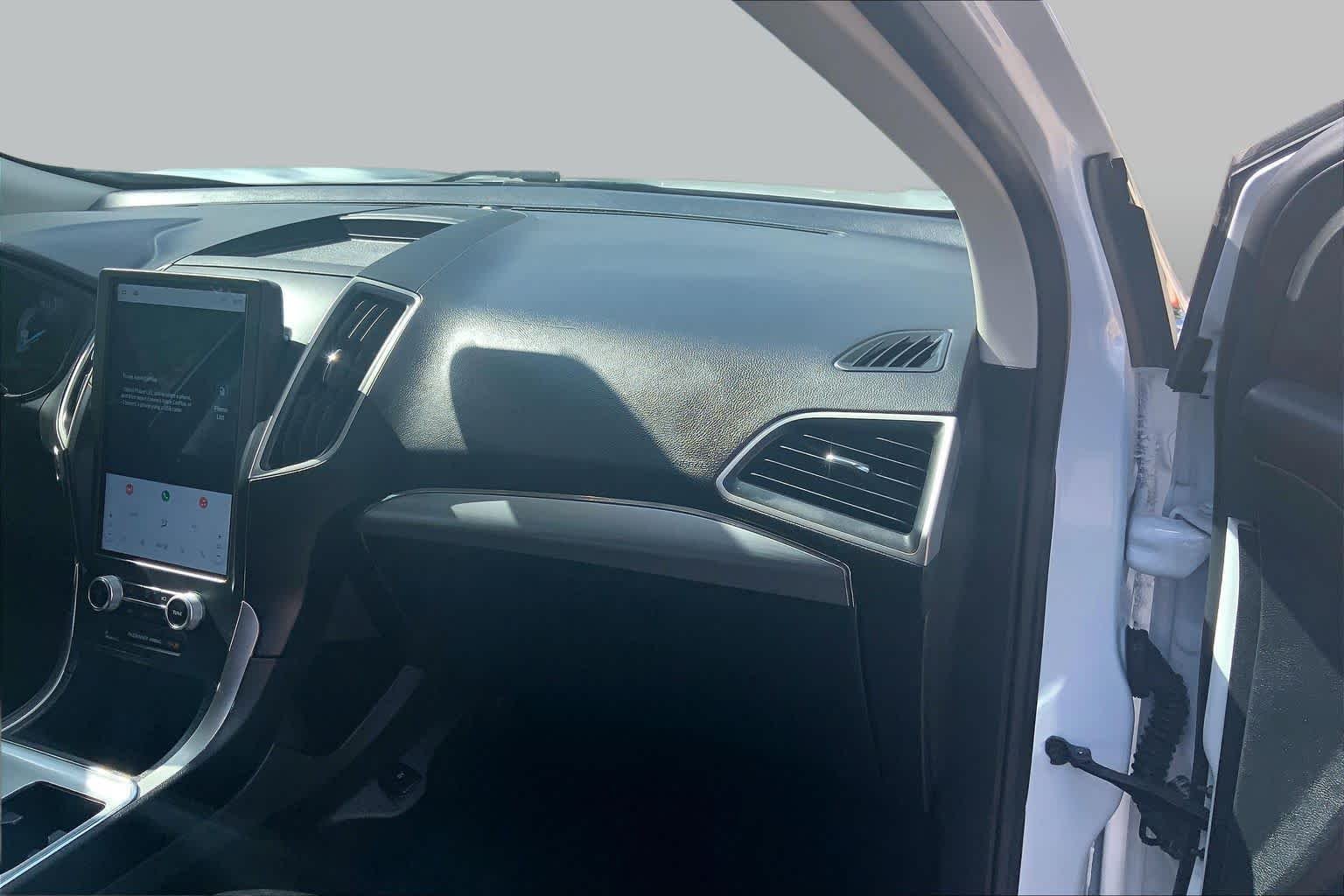 Used 2022 Oxford White Ford SEL image 19