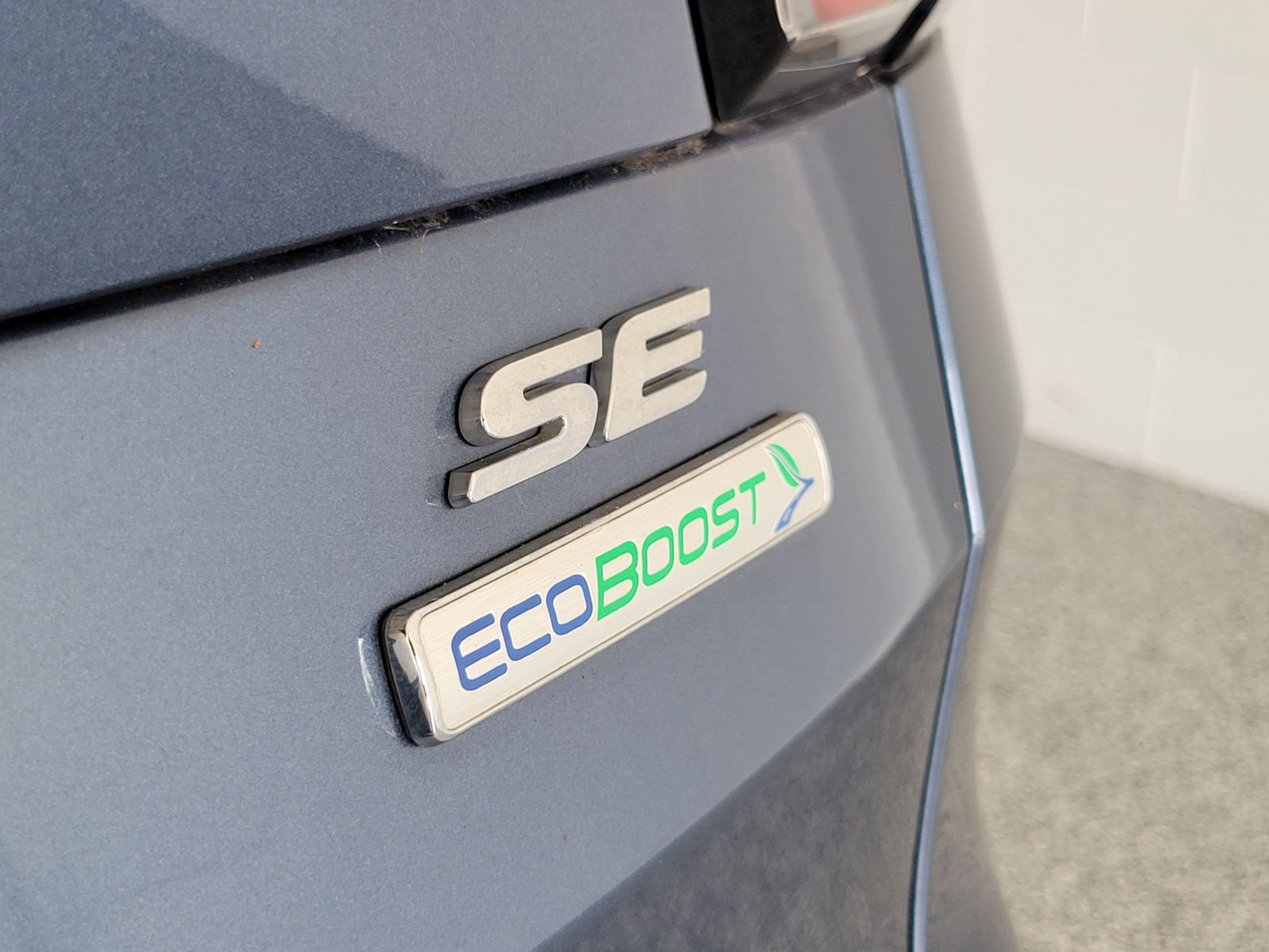 Used 2018 Blue Ford SE image 32