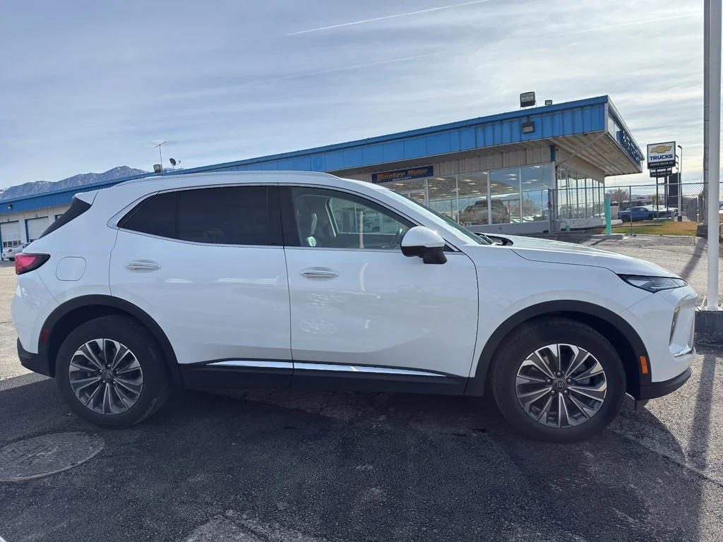 Used 2024 Summit White Buick Preferred image 6