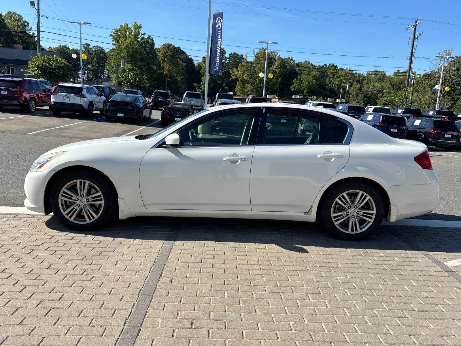 Used 2013 Moonlight White INFINITI Journey image 2