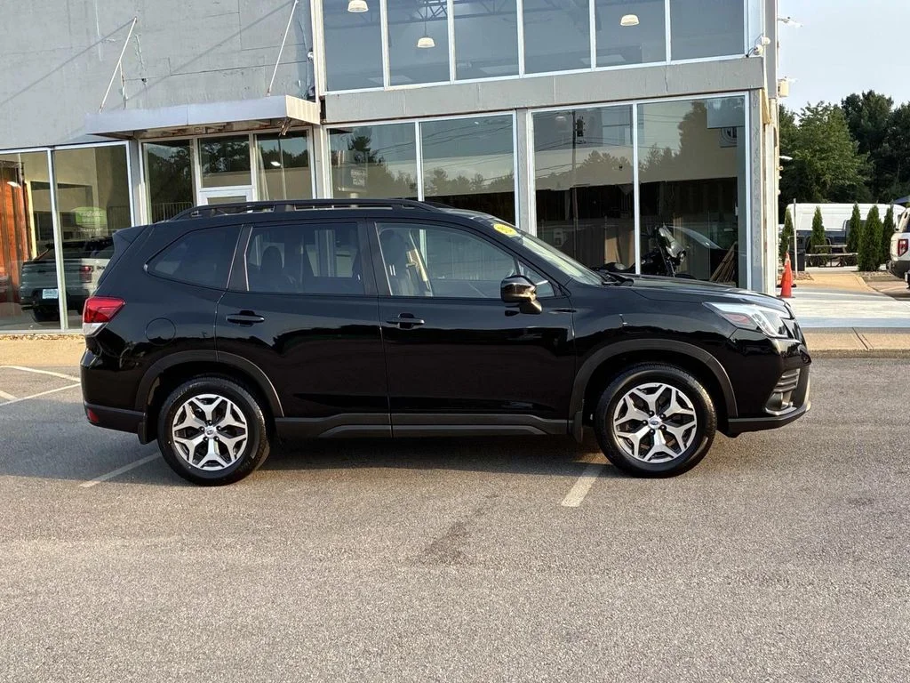 Used 2023 Crystal Black Silica Subaru Premium image 8