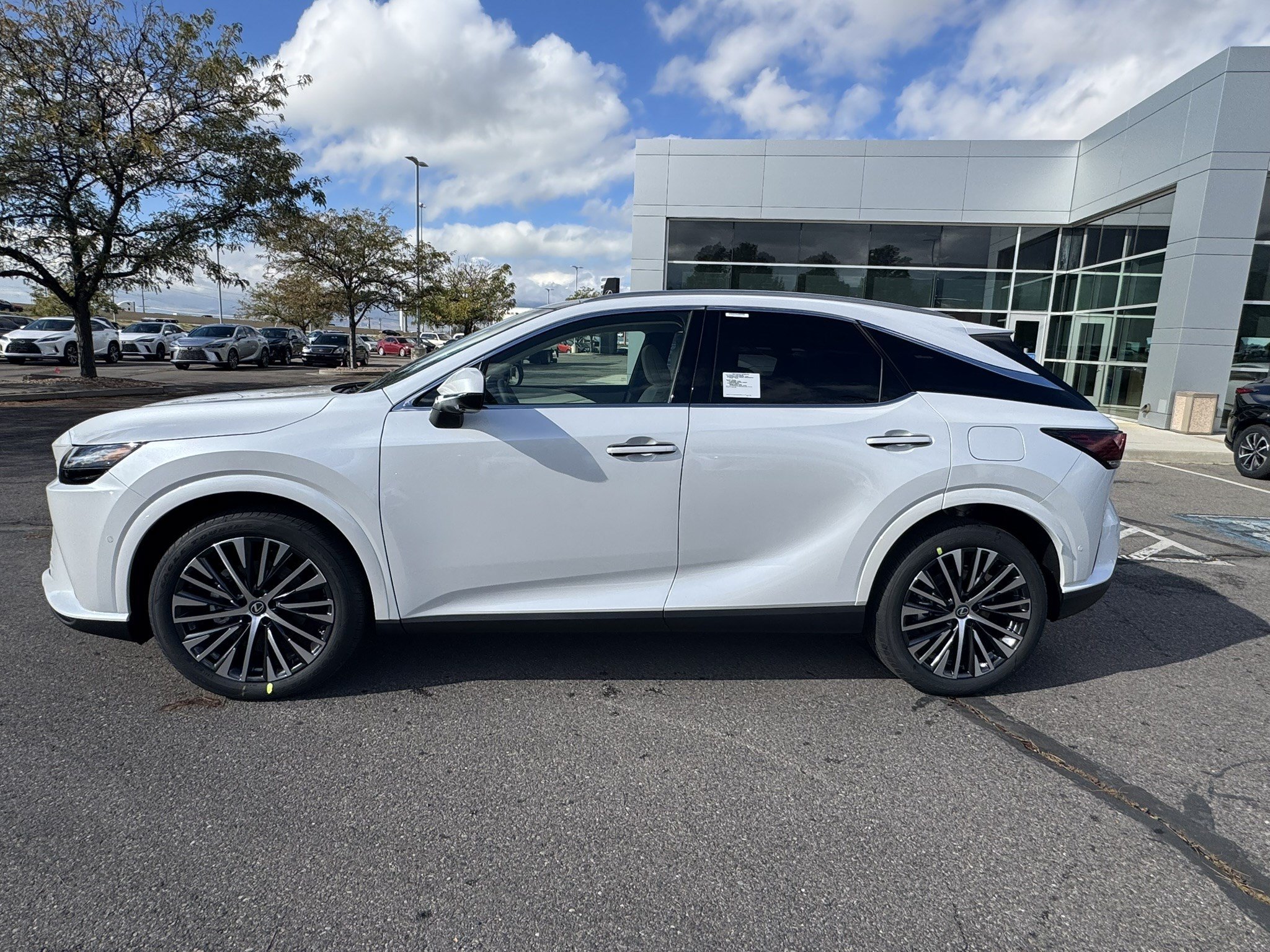 New 2026 Eminent White Pearl Lexus PREMIUM PLUS image 3