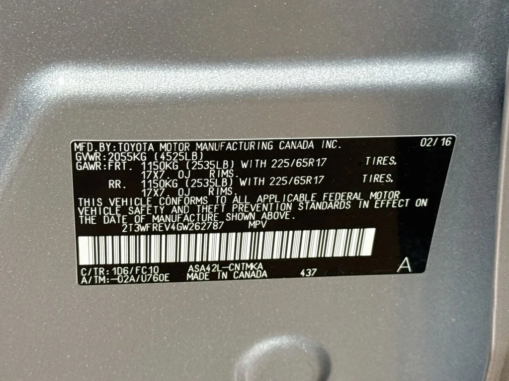 Used 2016 Silver Sky Metallic Toyota XLE image 28