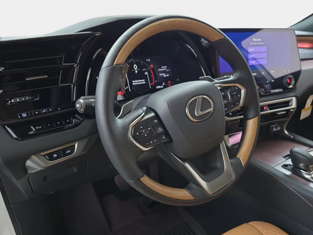 New 2026 Eminent White Pearl Lexus PREMIUM PLUS image 16