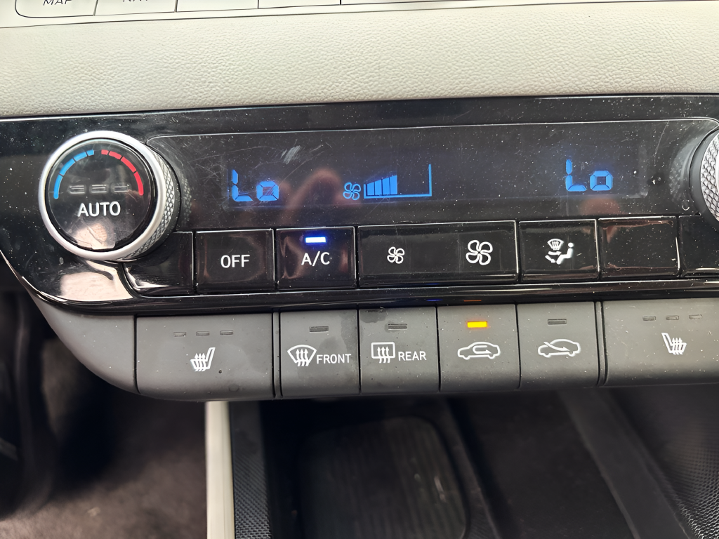 Used 2025 White Hyundai Limited image 34