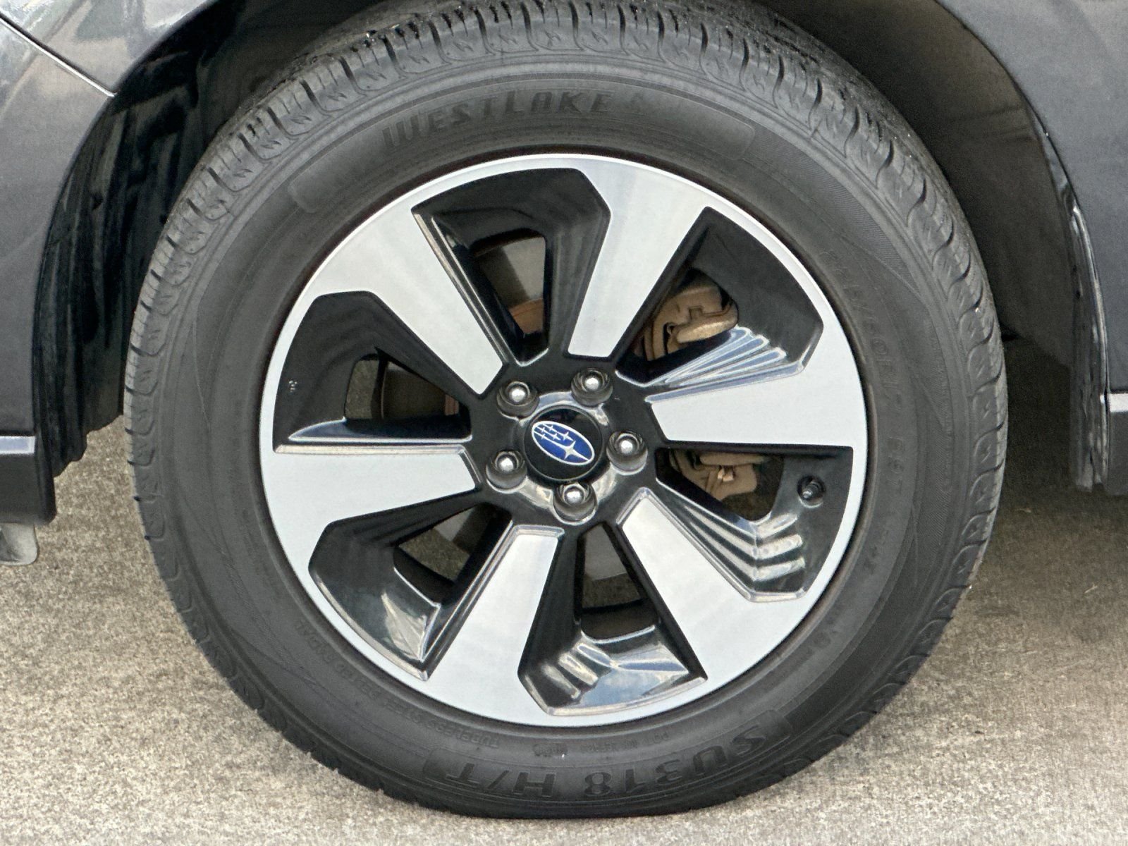 Used 2018 Dark Gray Metallic Subaru 2.5i Premium image 22
