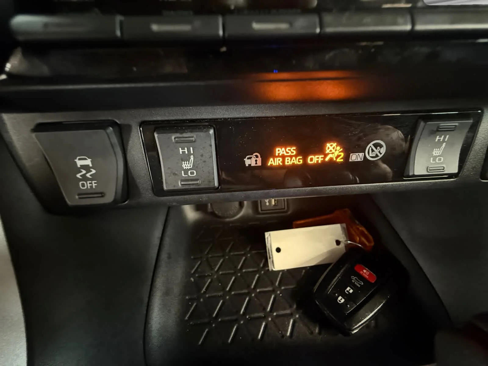 Used 2024 Ice Cap Toyota Hybrid XLE image 19