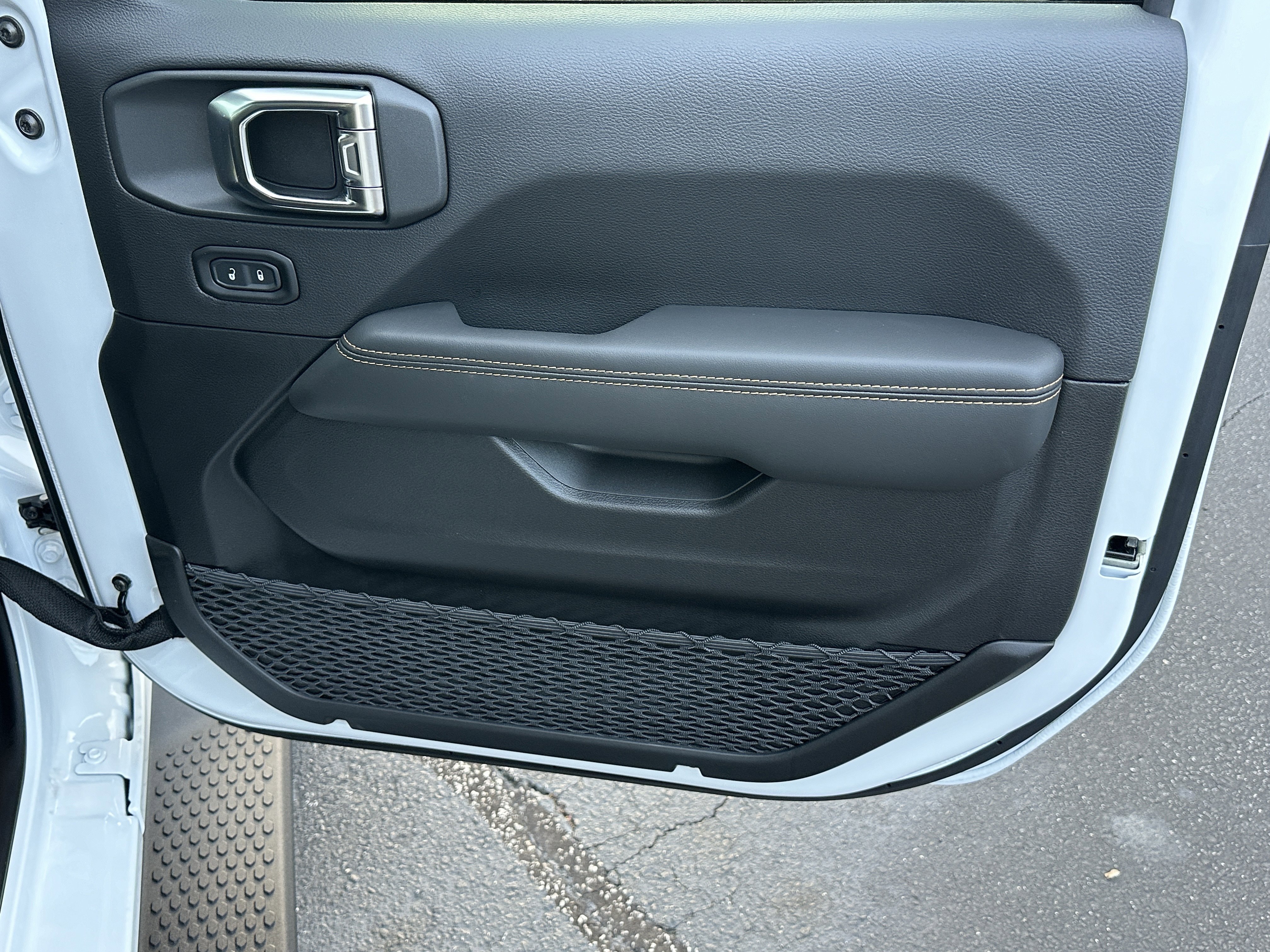 2025 Jeep Wrangler 4-Door Sahara - Photo 15