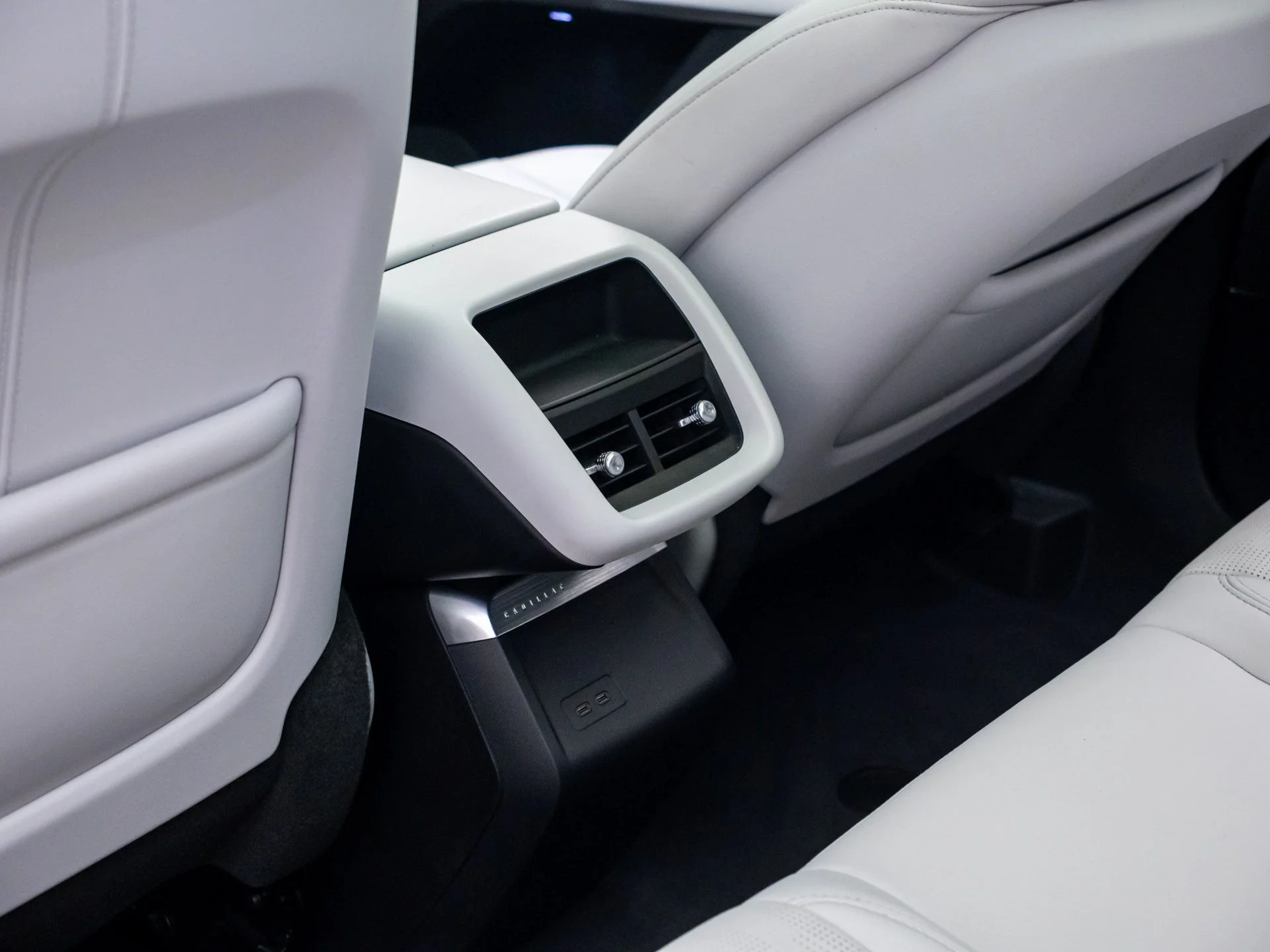 Used 2024 Silver Cadillac Luxury image 23