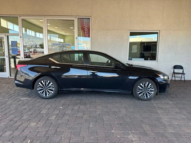 Used 2024 Super Black Clearcoat Nissan 2.5 SV image 5