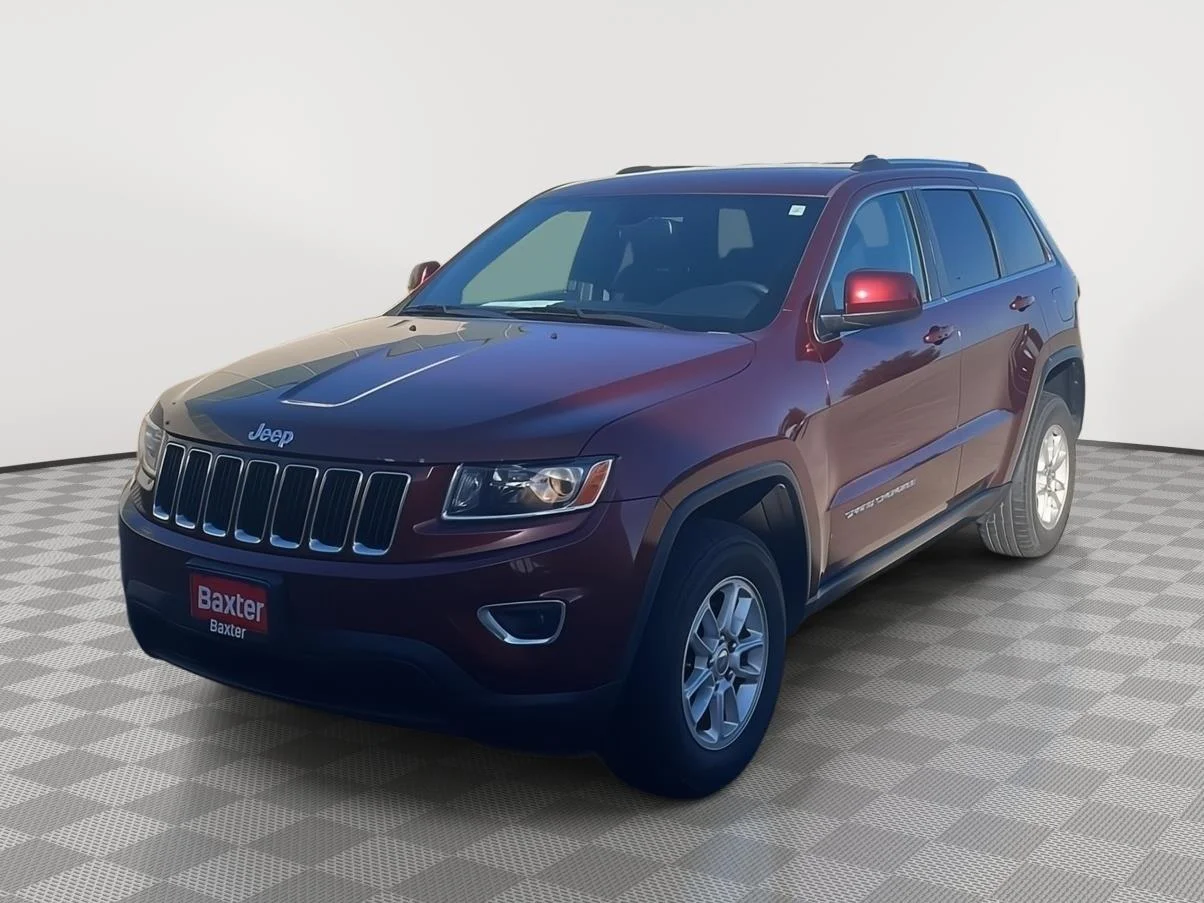 Used 2016 Velvet Red Pearlcoat Jeep Laredo image 13
