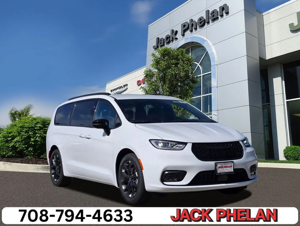 2026 Chrysler Pacifica Select's photo