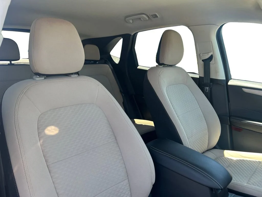 Used 2022 White Ford SE image 24