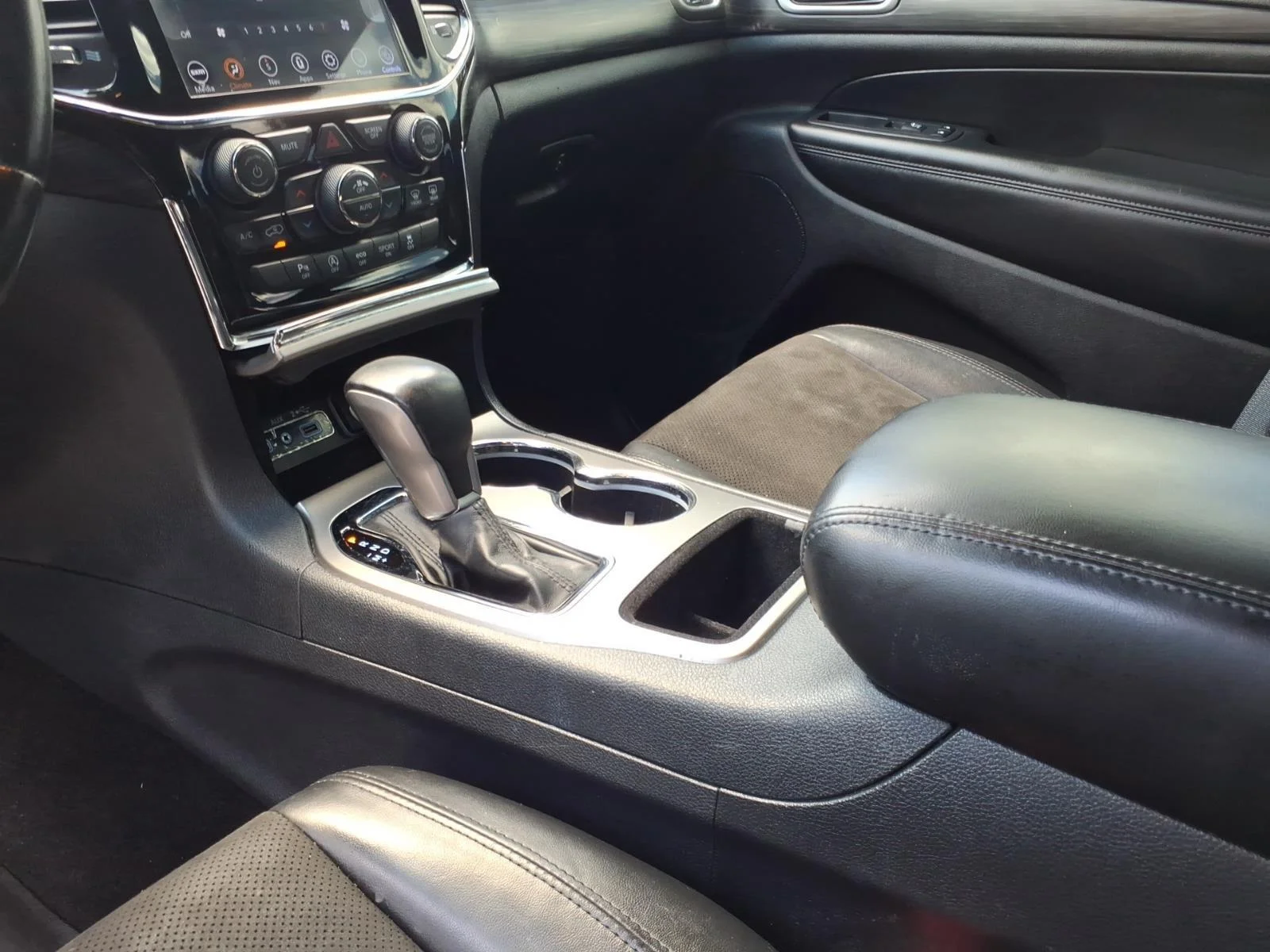 Used 2020 Bright White Clearcoat Jeep Altitude image 22