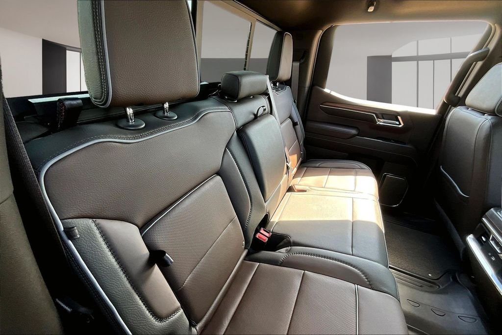 Used 2024 White GMC Denali image 29
