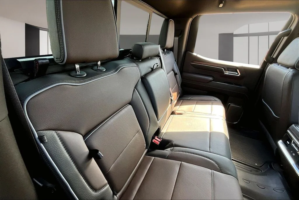 Used 2024 White GMC Denali image 29