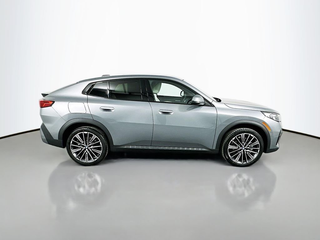 New 2026 Skyscraper Grey Metallic BMW xDrive28i image 4