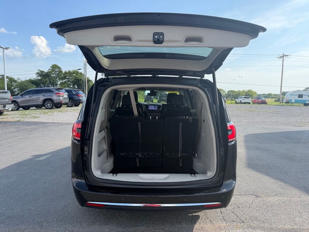 Used 2023 Black Chrysler Touring L image 31