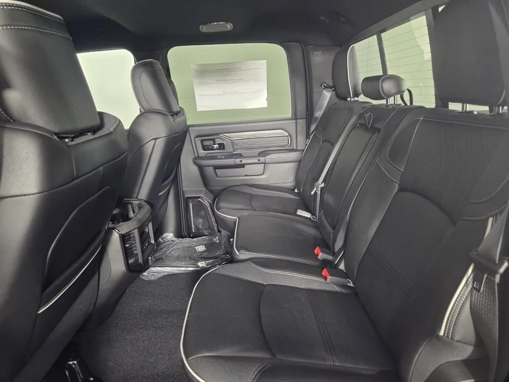 New 2026 Diamond Black Crystal Pearl-Coat Exterior Paint RAM Limited image 17