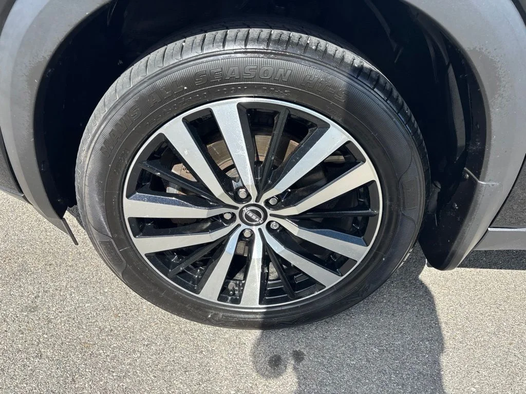 Used 2024 Black Nissan Platinum image 11