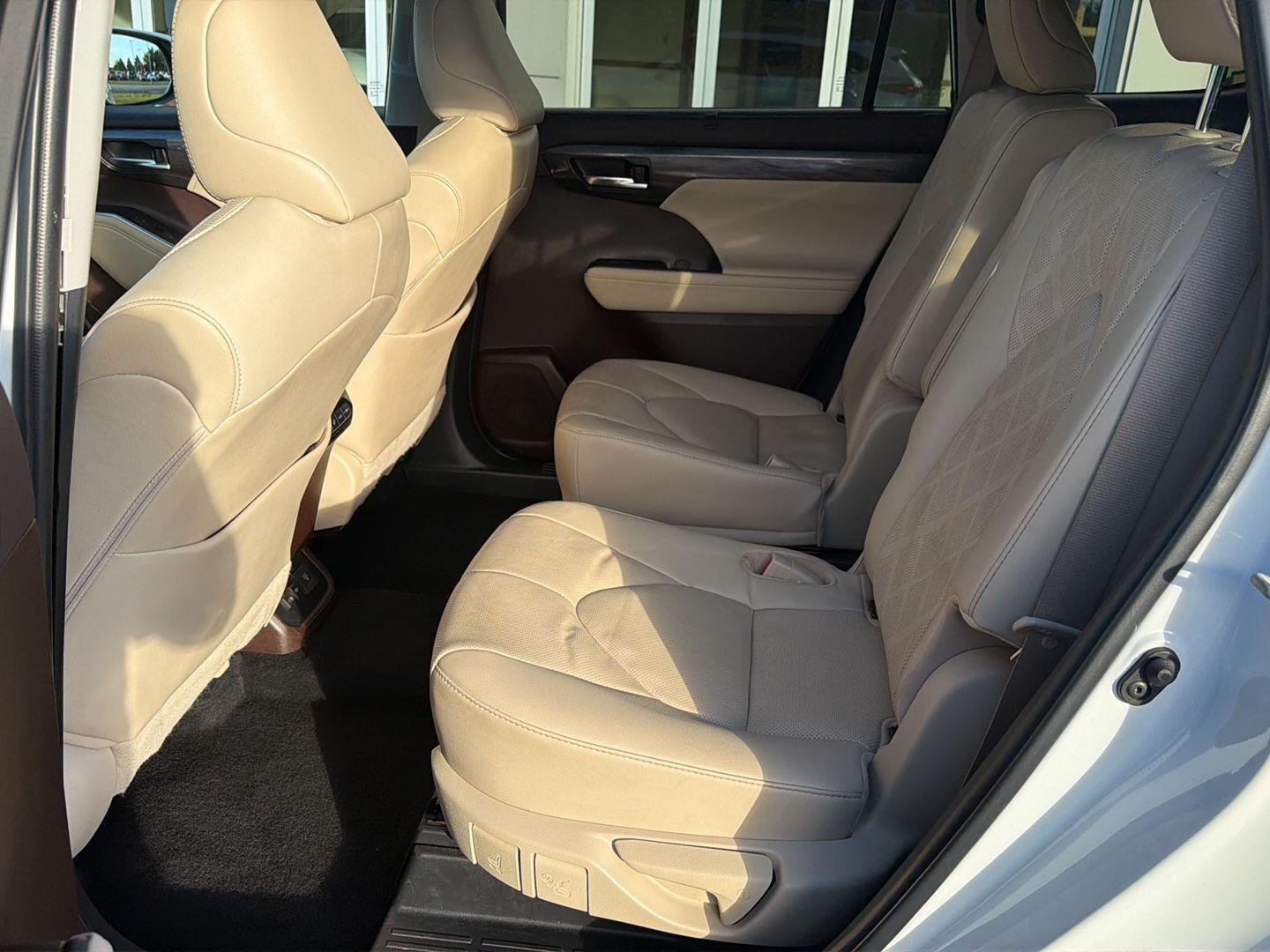 Used 2022 Wind Chill Pearl Toyota Platinum image 11