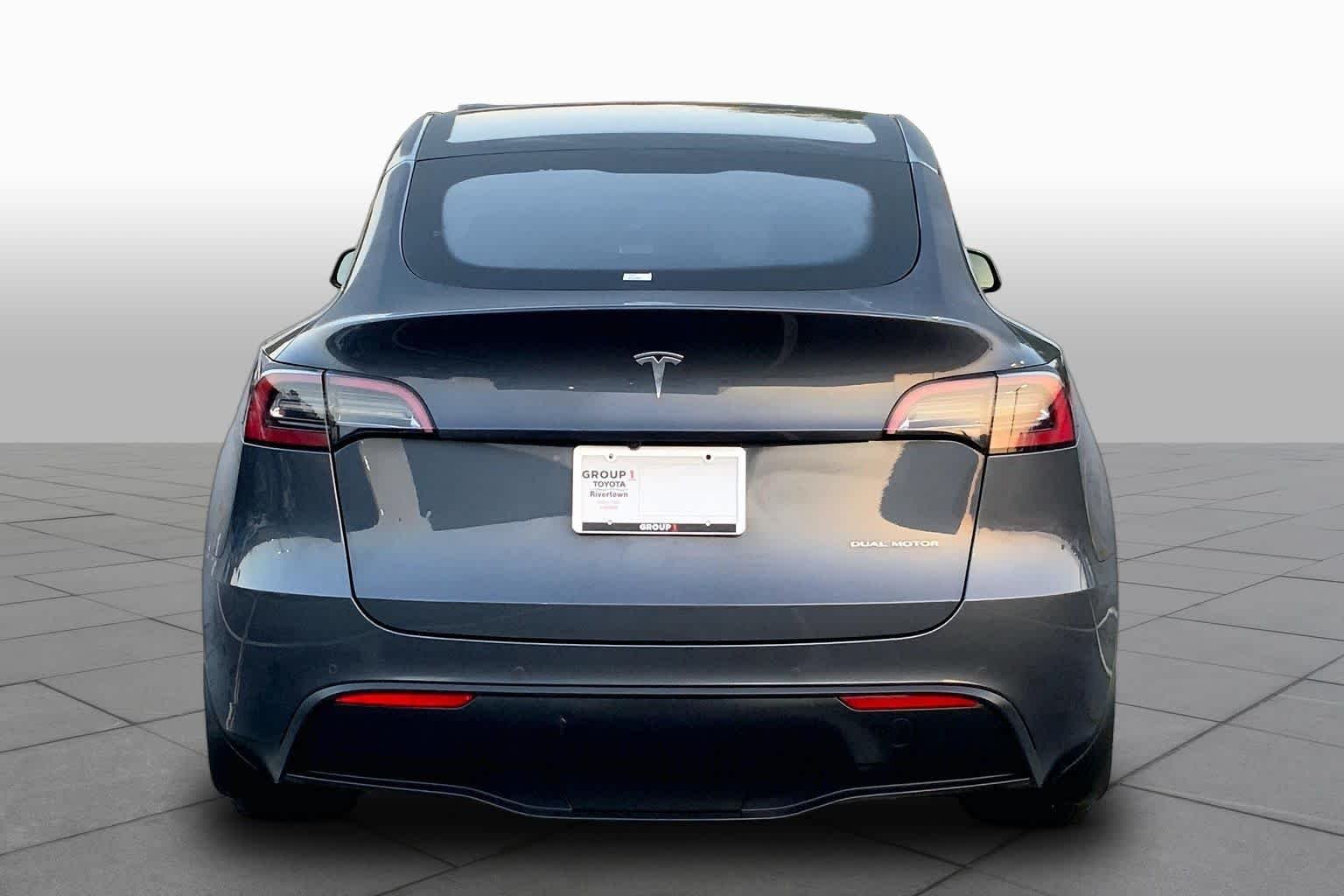 Used 2022 Deep Blue Metallic Tesla Long Range image 4