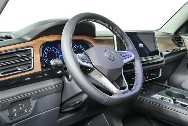 New 2026 Opal White Pearl Volkswagen 2.0T SE image 4