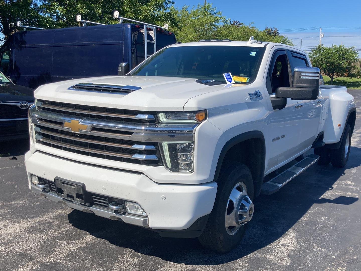 Used 2021 Summit White Chevrolet High Country image 3
