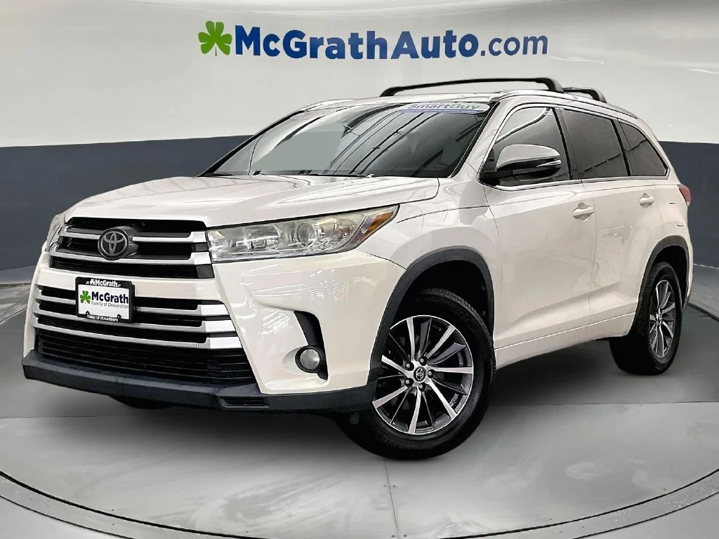 Certified Used 2018 White Toyota XLE image 2