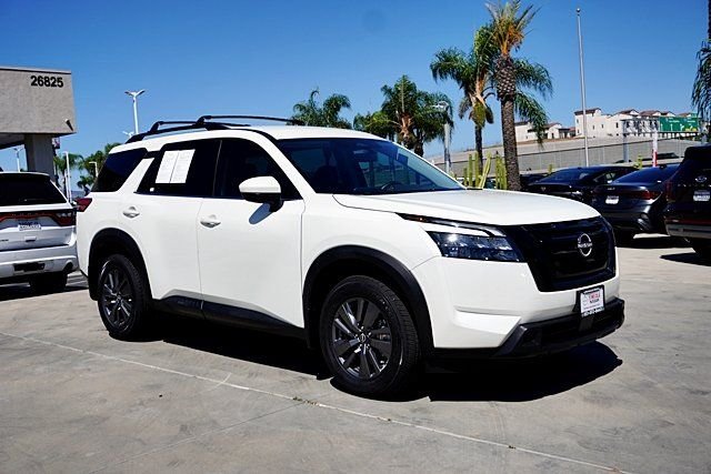 2023 Nissan Pathfinder SV