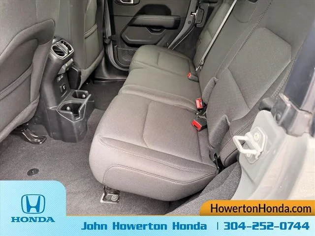 Used 2023 Gray Jeep Sahara image 15