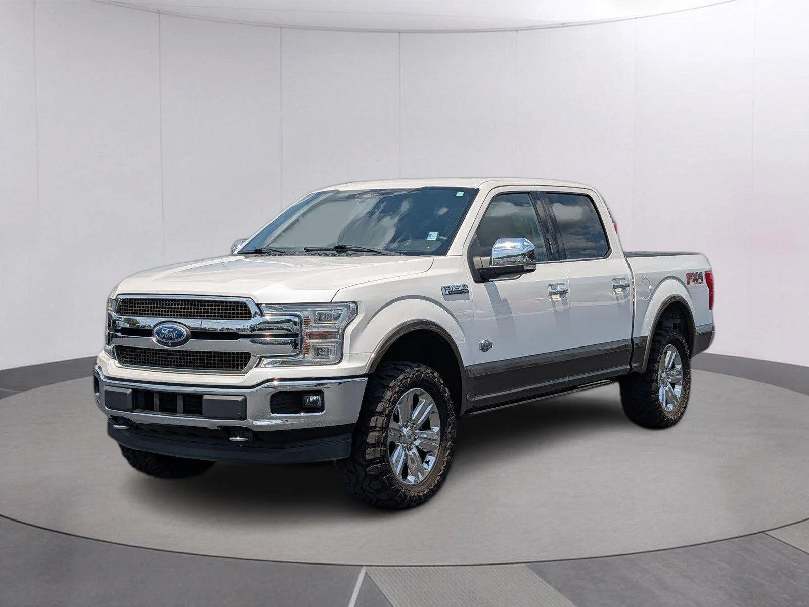 Used 2019 White Platinum Metallic Tri-Coat/Stone Gray Ford King Ranch image 1
