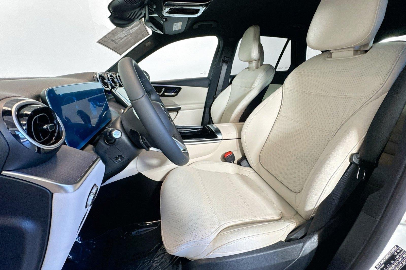 New 2026 Polar White Mercedes-Benz GLC 300 image 18