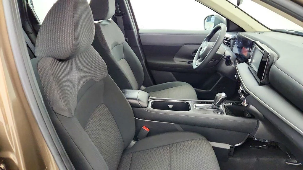 Used 2025 Canyon Bronze Metallic Nissan S FWD image 22