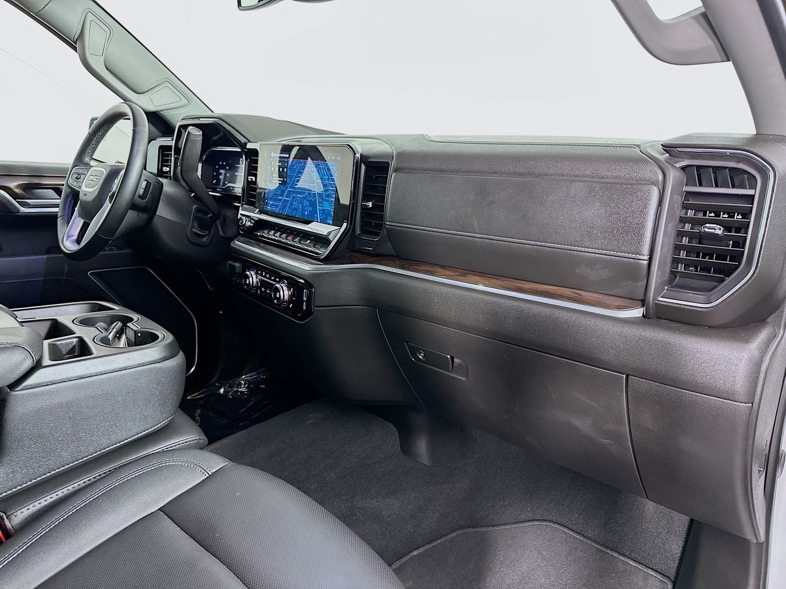 Used 2025 Summit White GMC SLT image 29