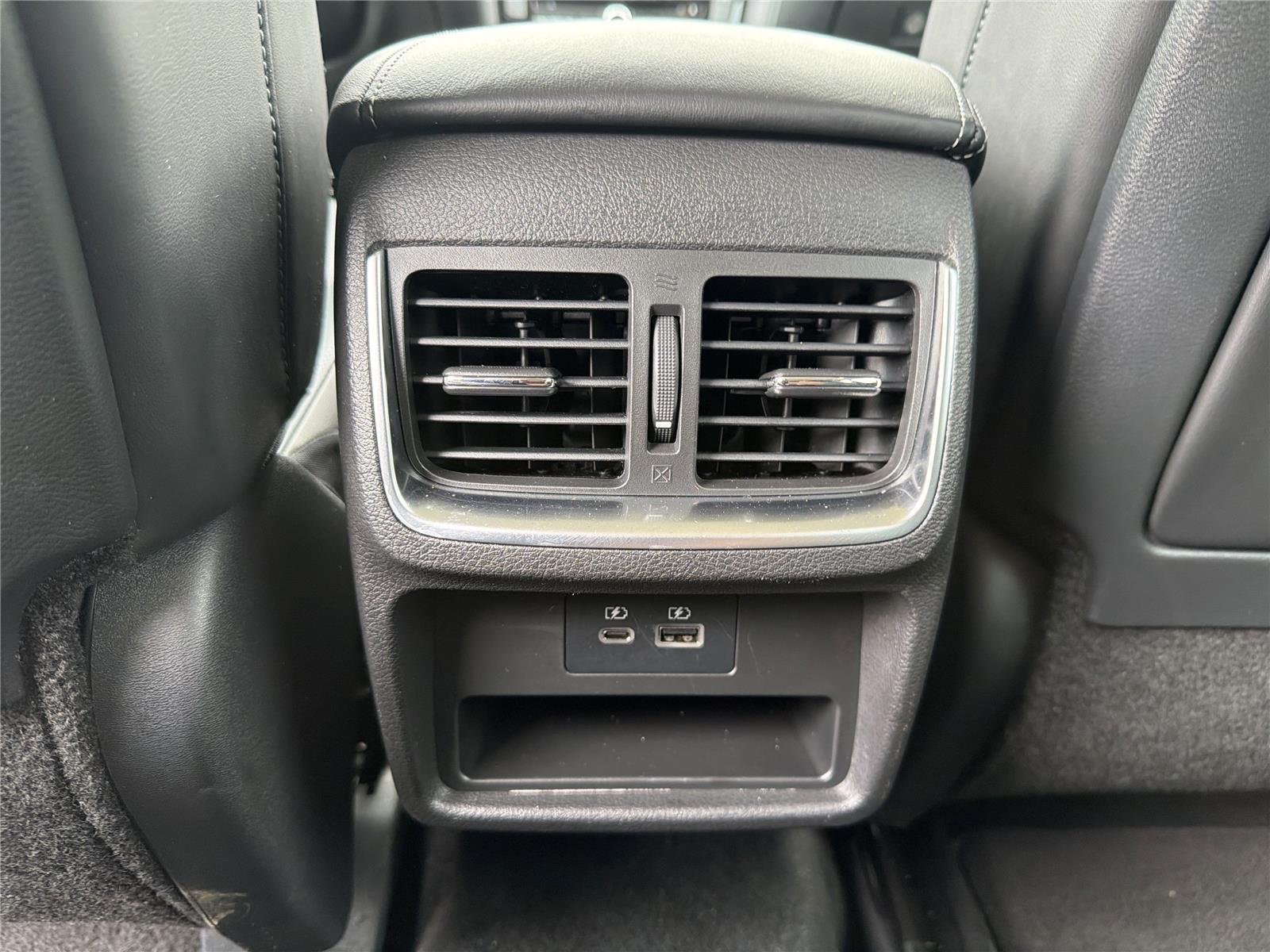 Used 2024 Radiant White INFINITI LUXE image 4