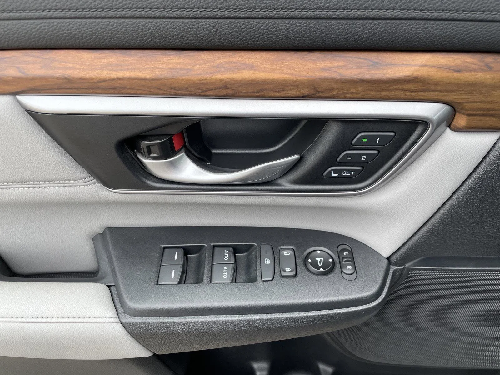Used 2019 Lunar Silver Metallic Honda EX-L image 14