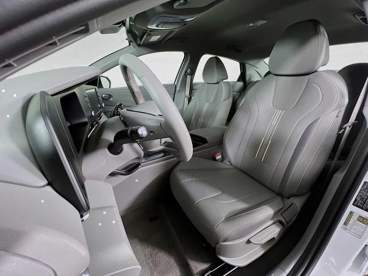 2026 Hyundai Elantra — photo 13